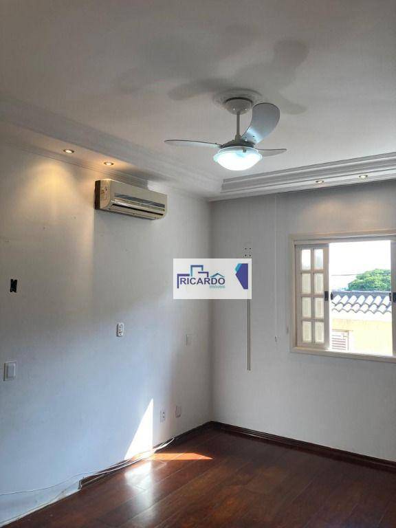 Casa à venda e aluguel com 3 quartos, 250m² - Foto 14