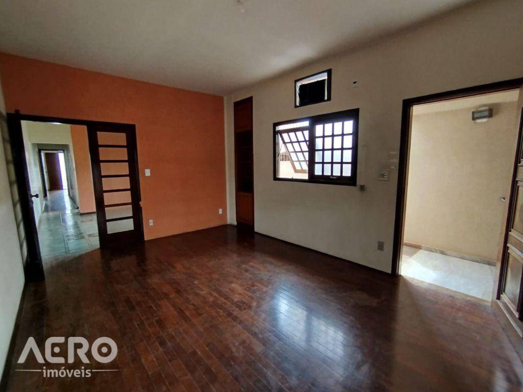 Casa, 4 quartos, 220 m² - Foto 3