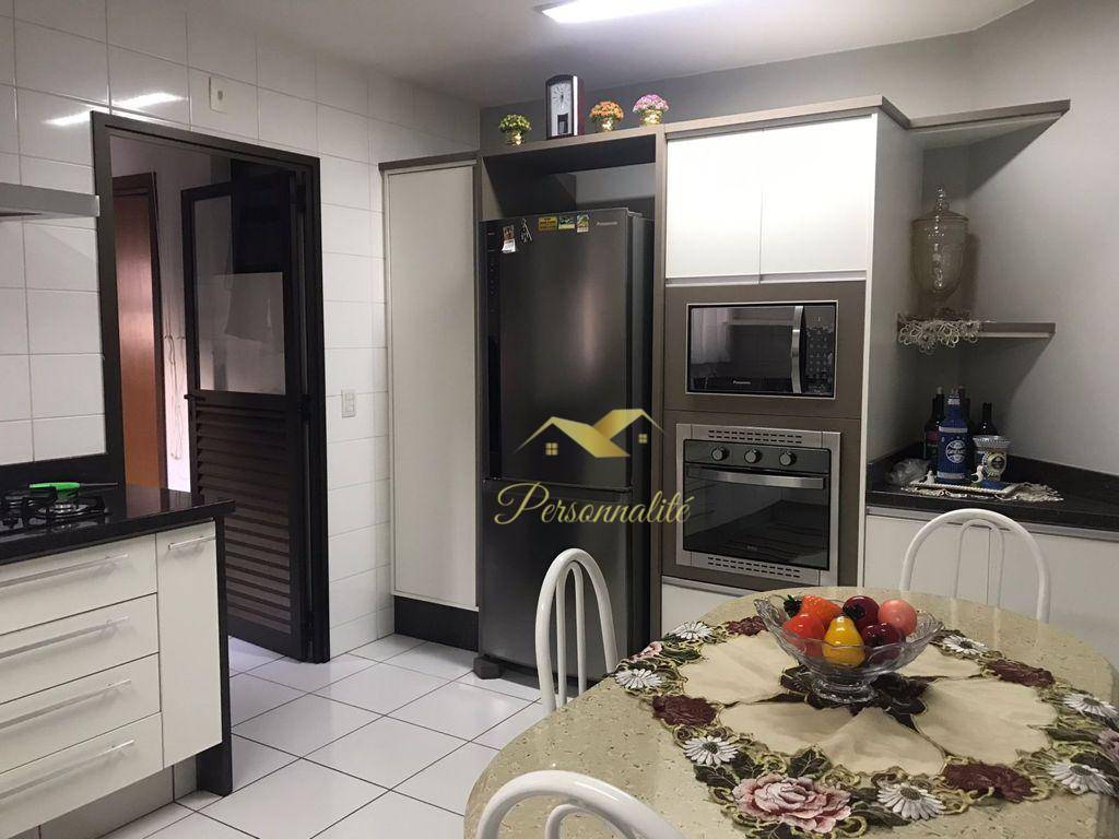 Apartamento à venda com 3 quartos, 217m² - Foto 4