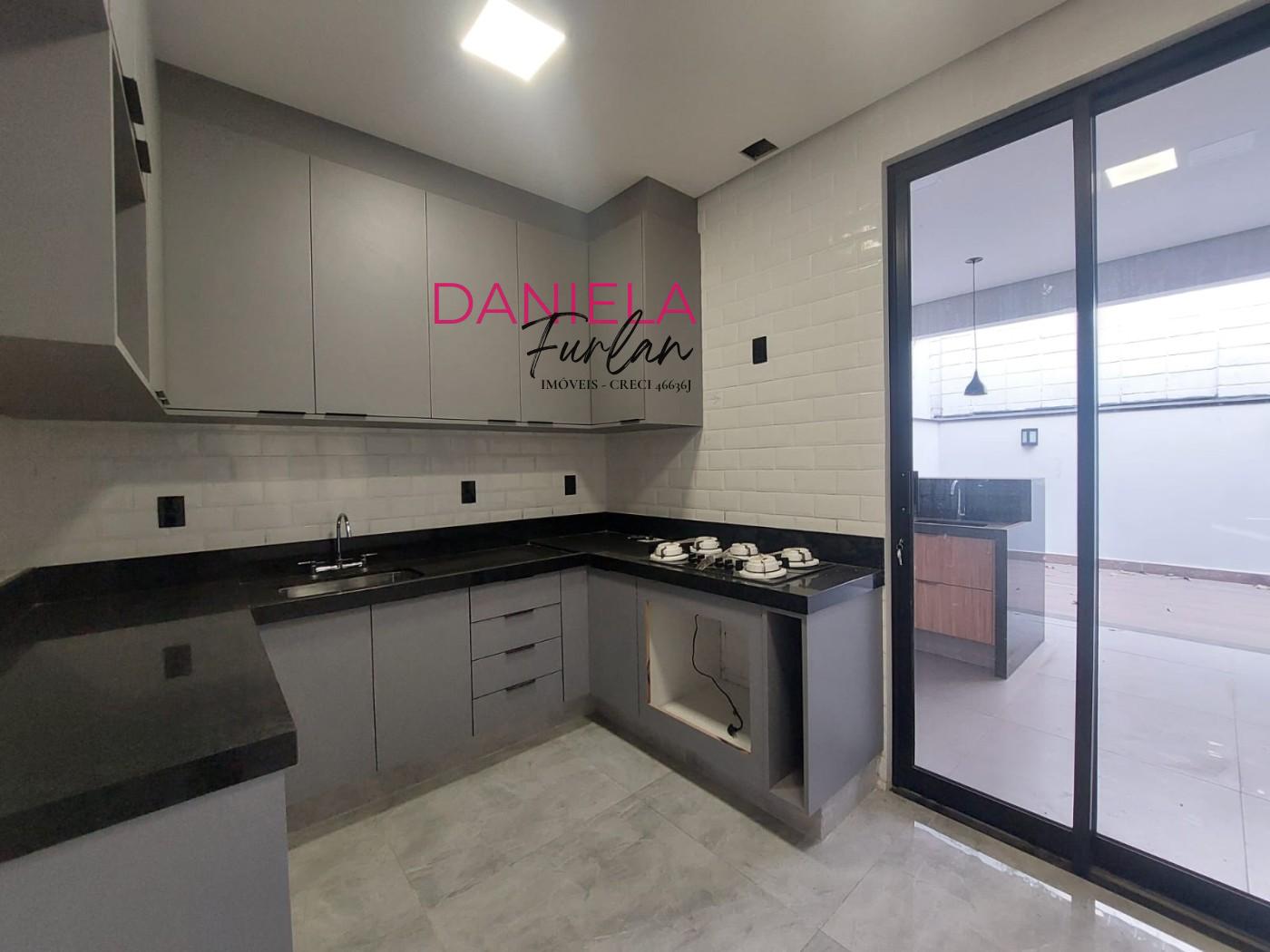 Casa de Condomínio à venda com 3 quartos, 162m² - Foto 1
