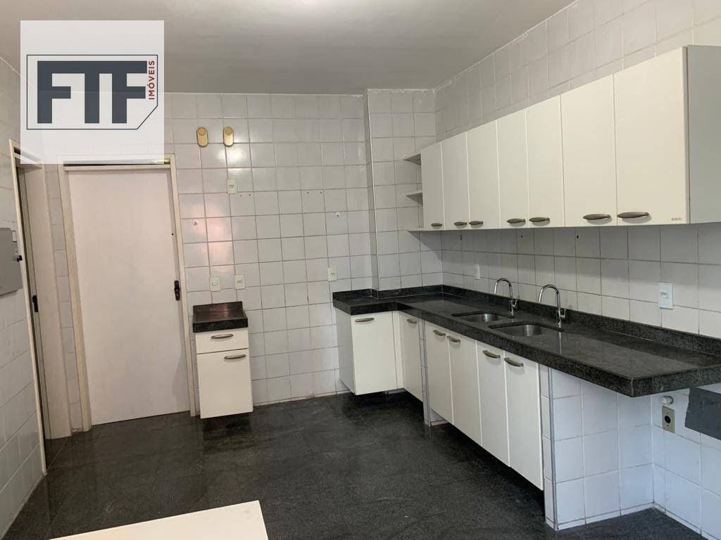 Apartamento à venda com 4 quartos, 195m² - Foto 1