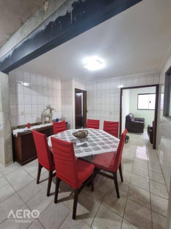 Casa à venda com 3 quartos, 156m² - Foto 1