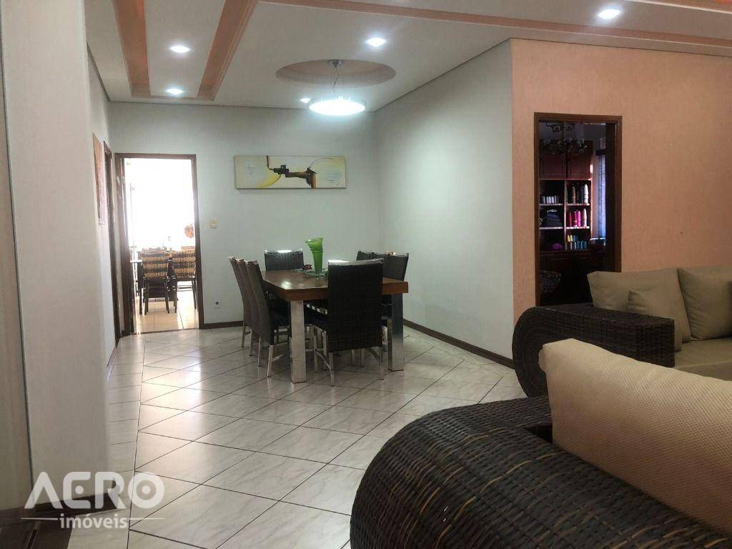 Casa à venda com 3 quartos, 251m² - Foto 5