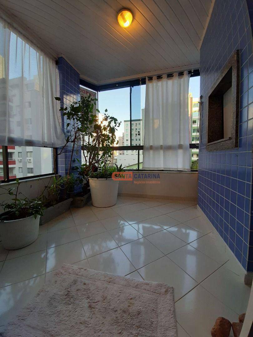 Apartamento à venda com 3 quartos, 131m² - Foto 3