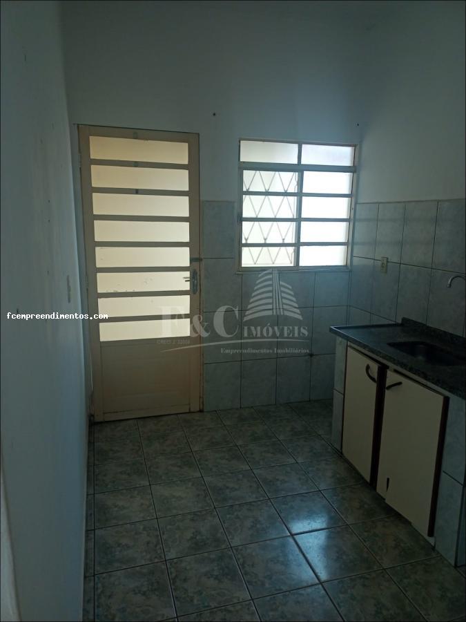 Casa à venda com 2 quartos, 200m² - Foto 1