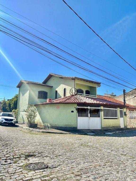 Casa à venda com 4 quartos, 150m² - Foto 2