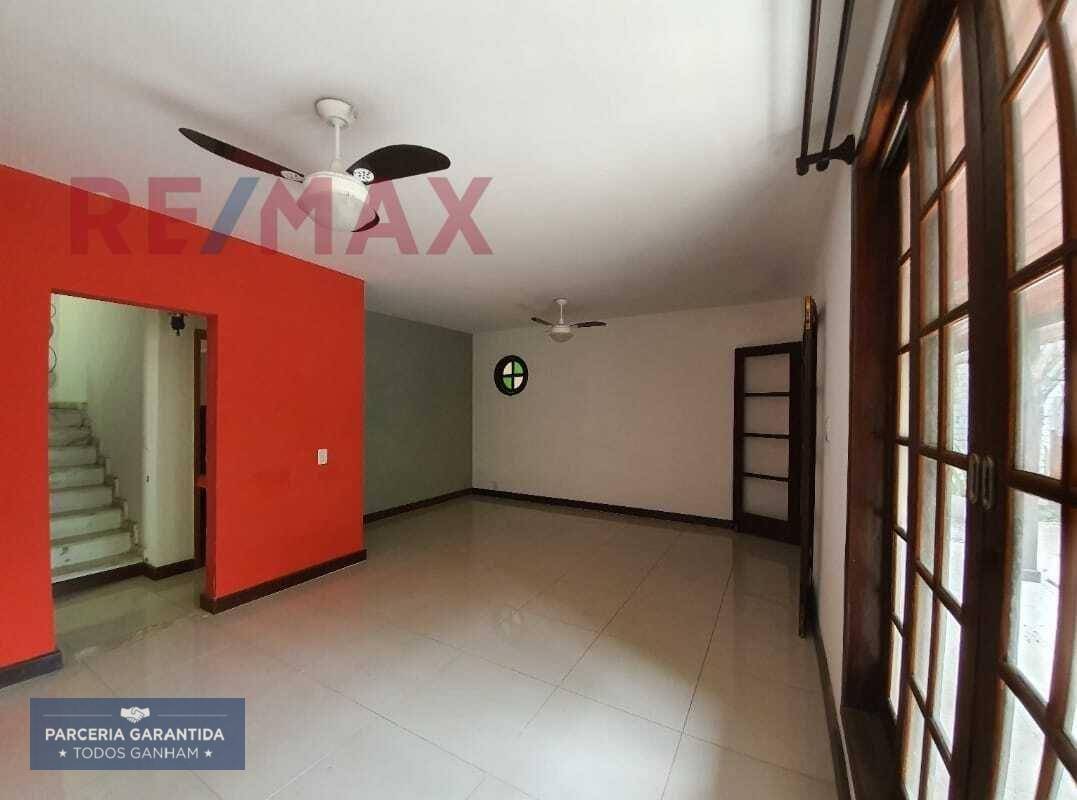 Casa à venda com 3 quartos, 180m² - Foto 2