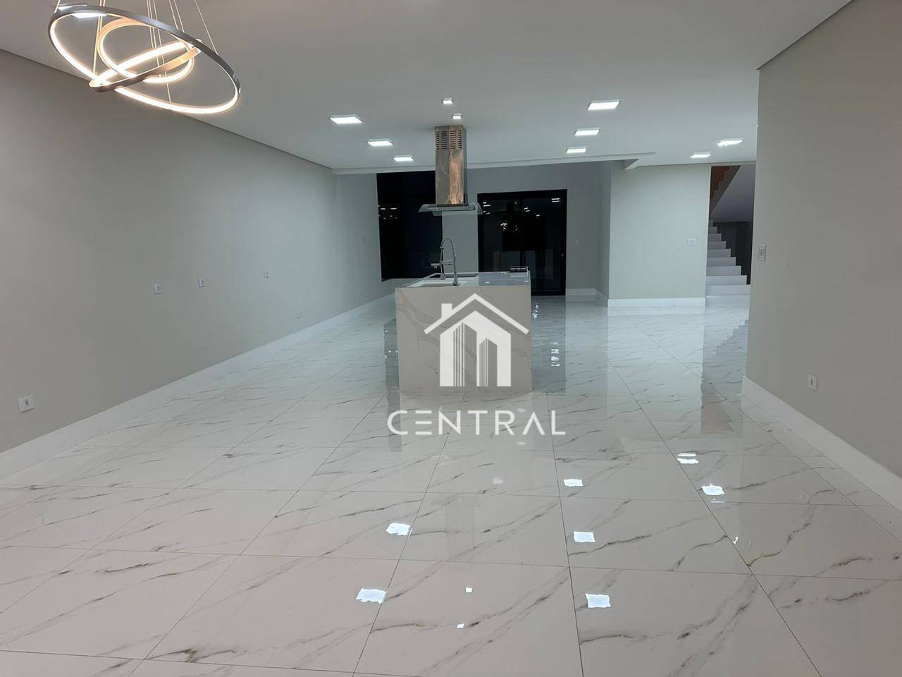 Casa à venda com 3 quartos, 382m² - Foto 3
