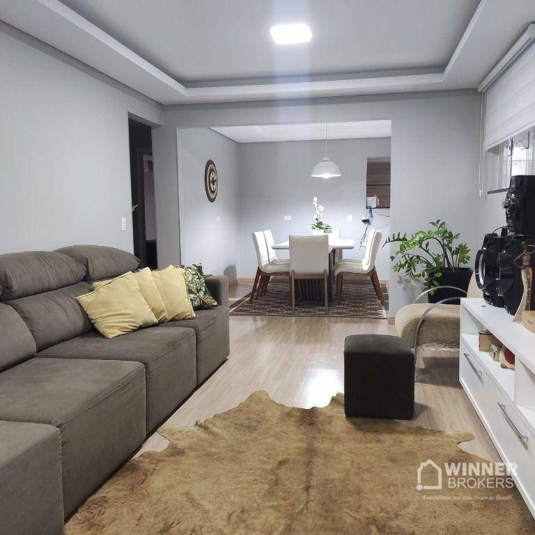 Casa à venda com 3 quartos, 230m² - Foto 1