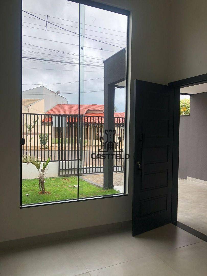 Casa à venda com 3 quartos, 97m² - Foto 1