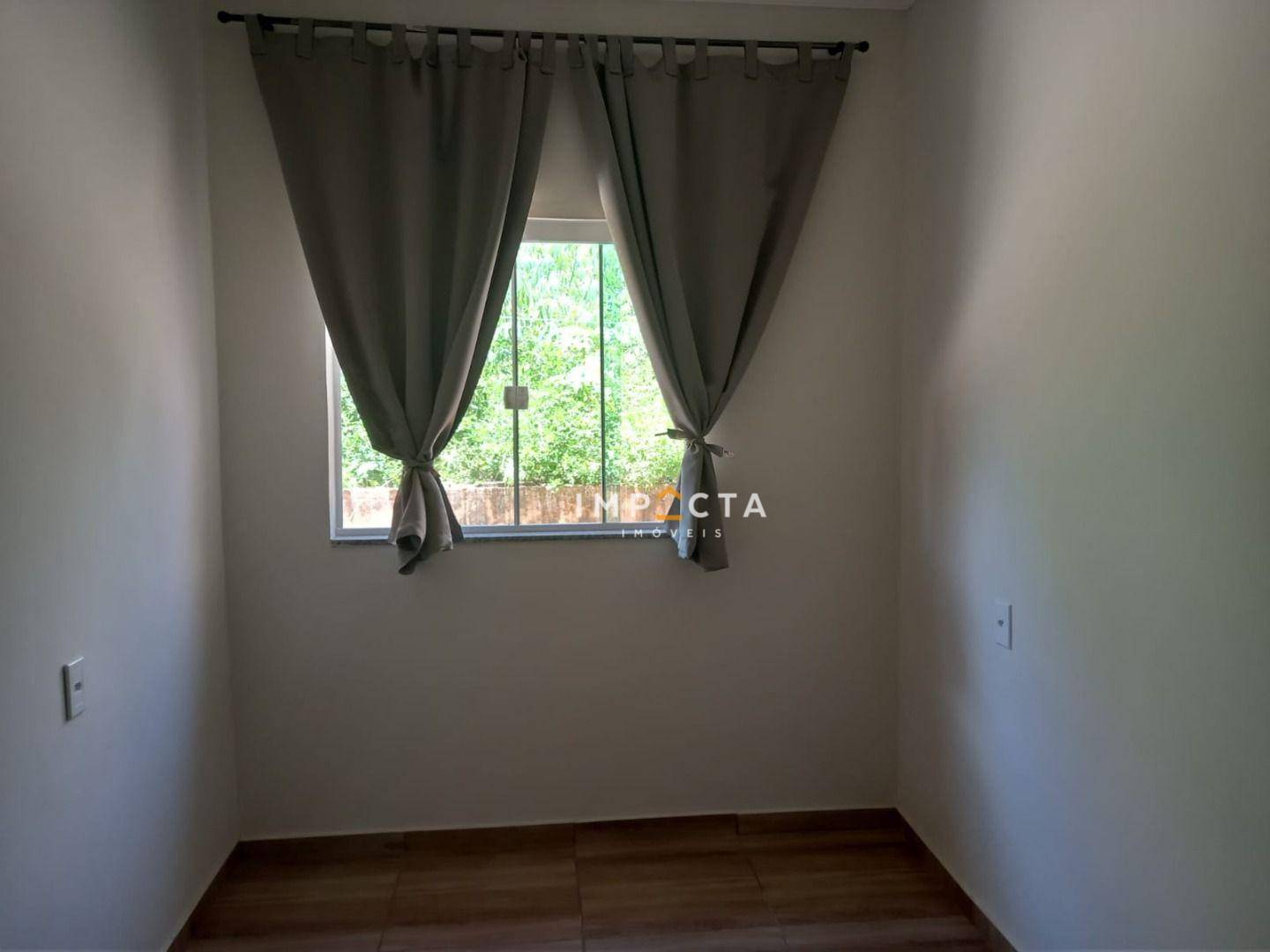 Casa à venda com 2 quartos, 95m² - Foto 2