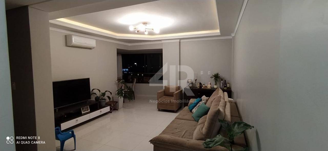 Apartamento à venda com 3 quartos, 204m² - Foto 3