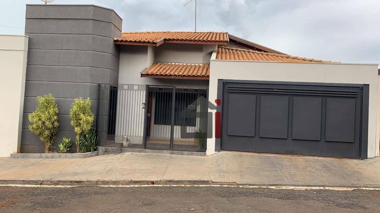 Casa à venda com 3 quartos, 154m² - Foto 1