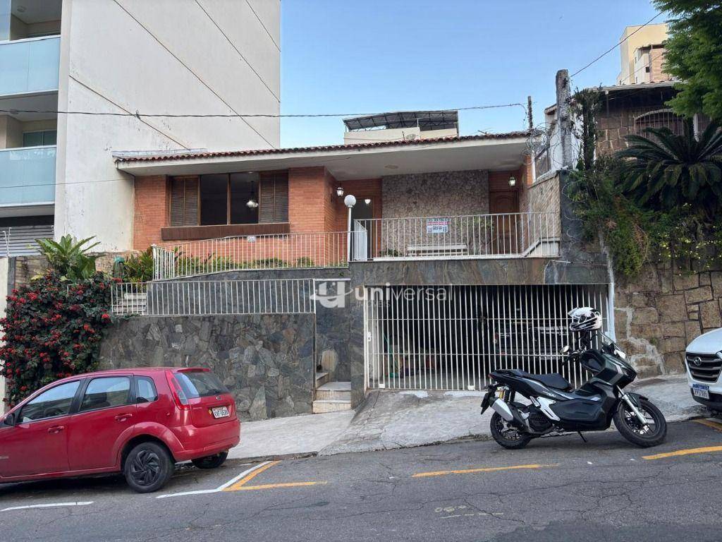 Casa, 5 quartos, 238 m² - Foto 1