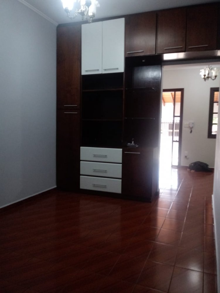 Casa à venda com 3 quartos, 200m² - Foto 2