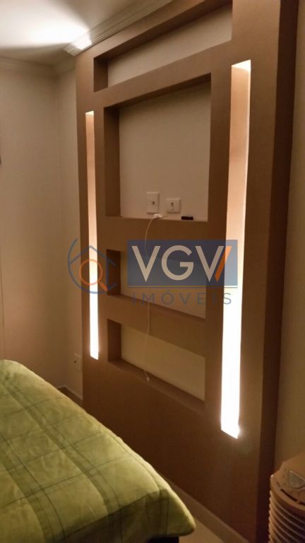 Apartamento à venda com 2 quartos, 65m² - Foto 2