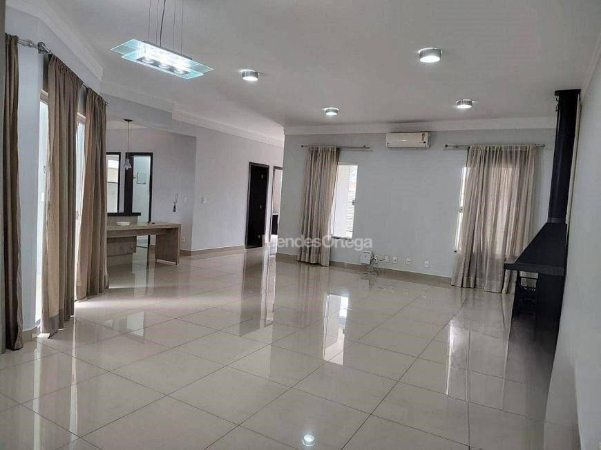 Casa à venda com 3 quartos, 242m² - Foto 17
