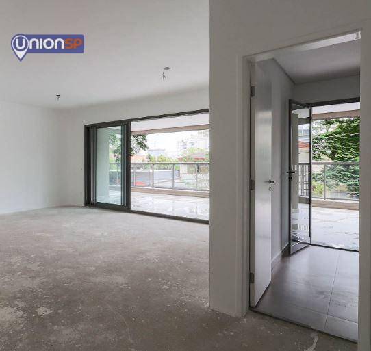 Apartamento à venda com 4 quartos, 216m² - Foto 1