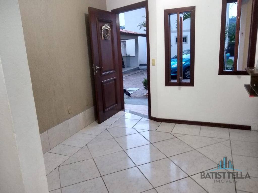 Casa à venda com 7 quartos, 175m² - Foto 13