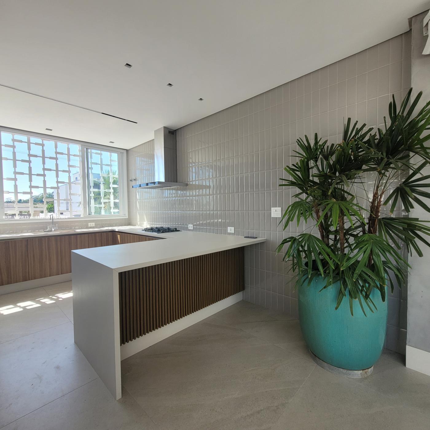 Casa de Condomínio para alugar com 3 quartos, 350m² - Foto 10