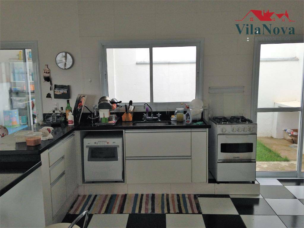 Casa à venda com 3 quartos, 240m² - Foto 8