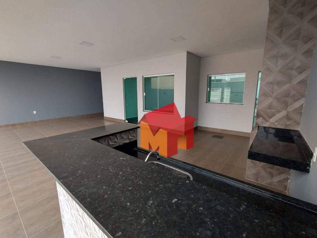 Casa à venda com 3 quartos, 150m² - Foto 1