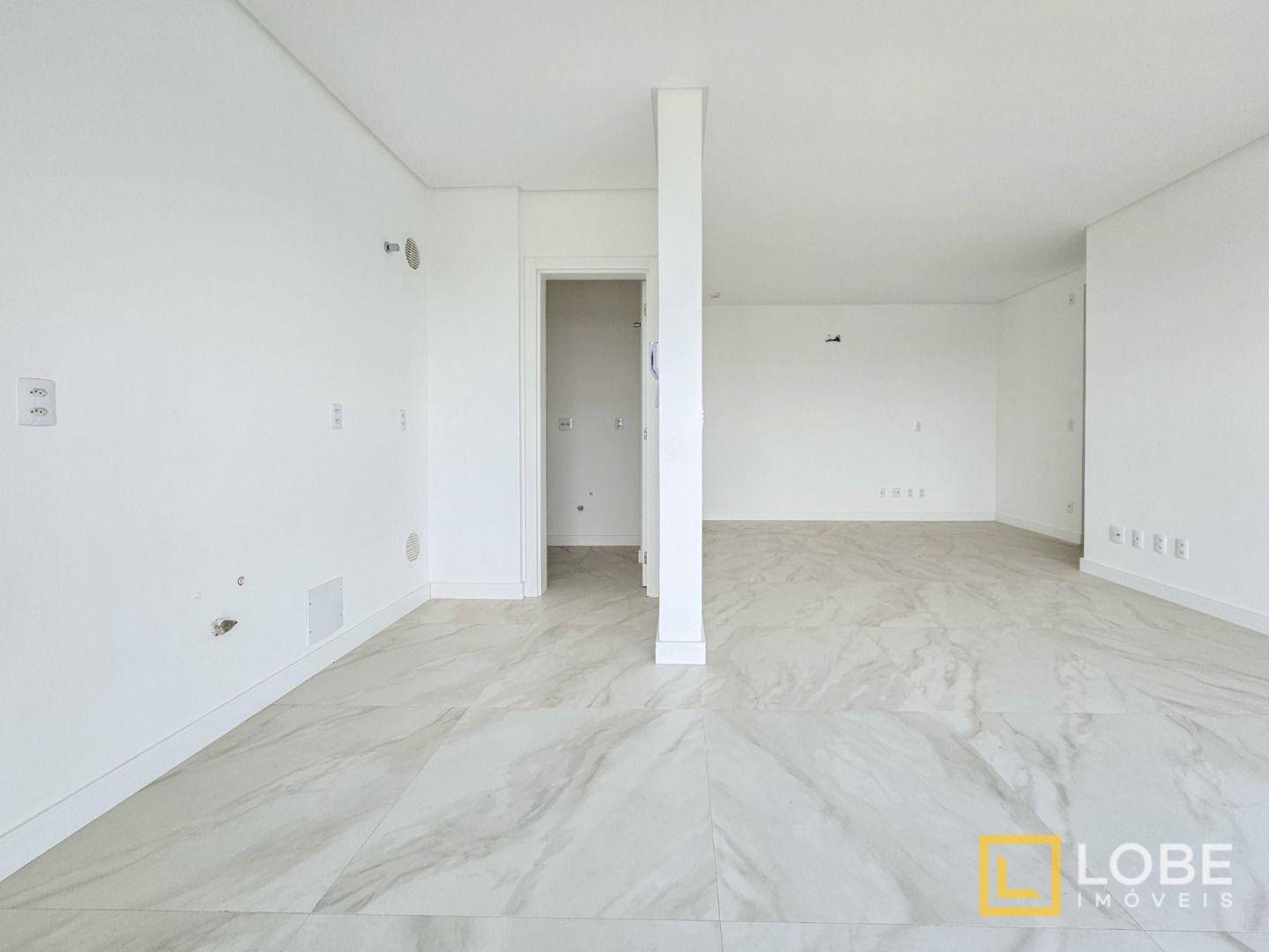 Apartamento à venda com 2 quartos, 77m² - Foto 4