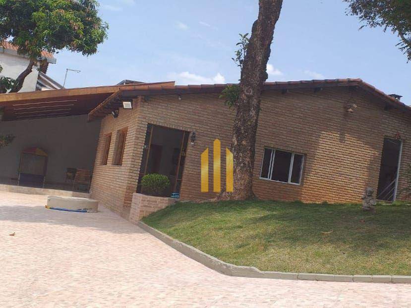 Casa à venda com 3 quartos, 300m² - Foto 1