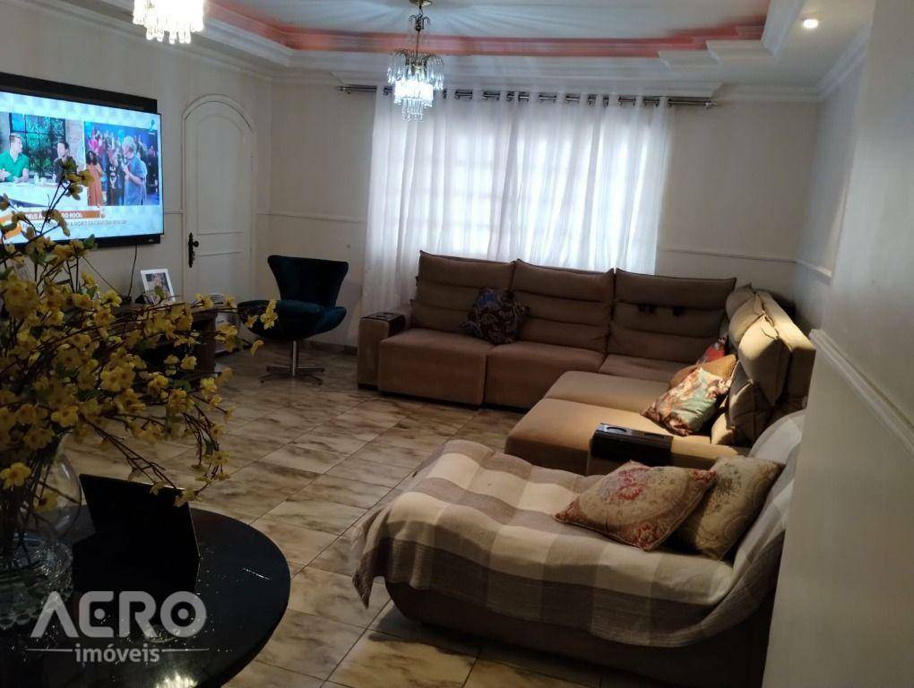 Casa à venda com 4 quartos, 213m² - Foto 2