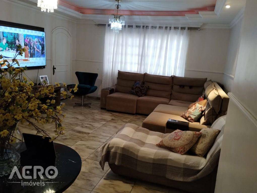 Casa à venda com 4 quartos, 213m² - Foto 2