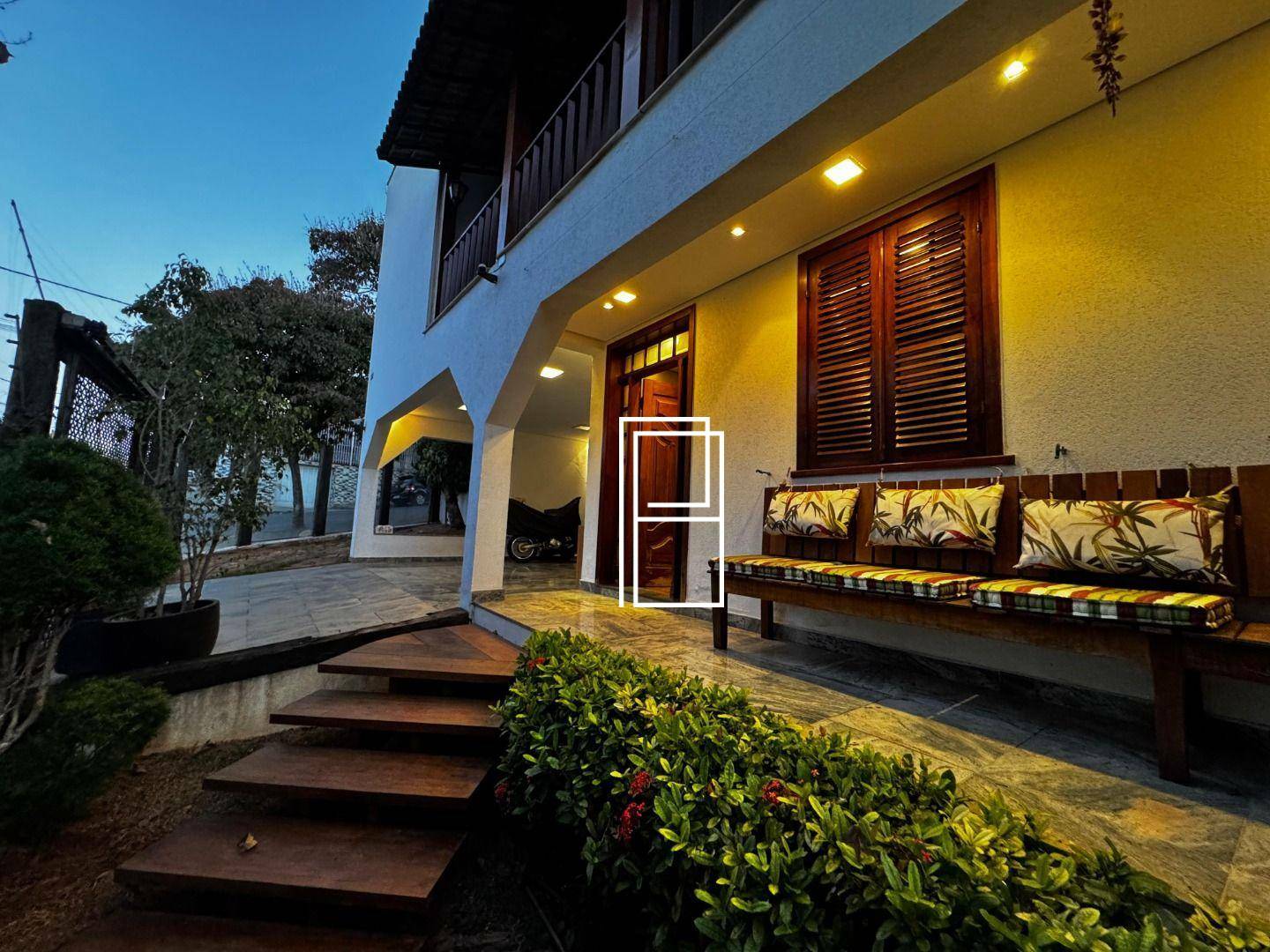 Casa à venda com 4 quartos, 300m² - Foto 5