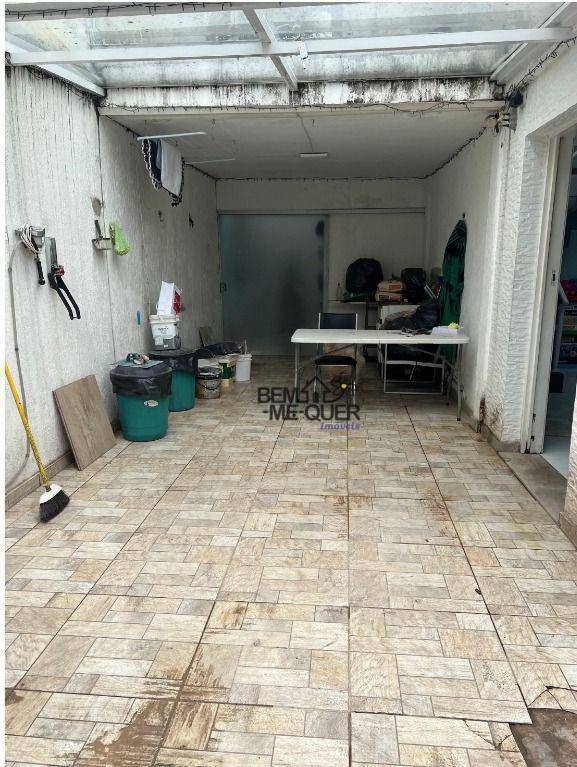 Sobrado à venda com 4 quartos, 200m² - Foto 1