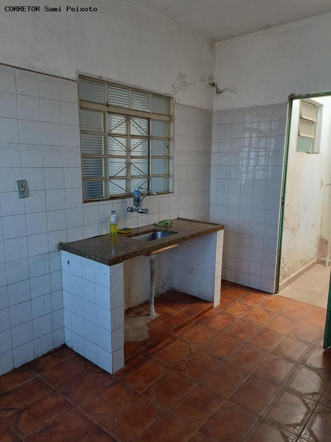 Casa à venda com 2 quartos, 60m² - Foto 4