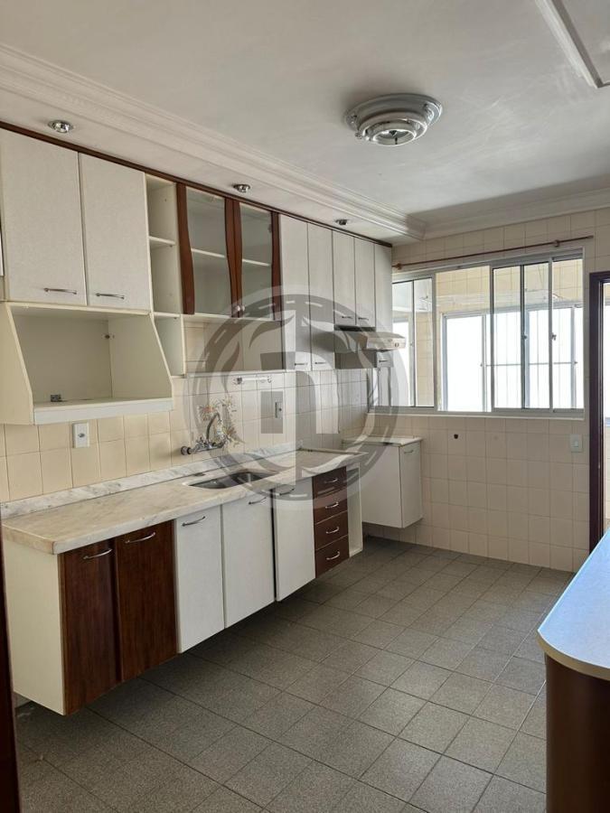 Apartamento à venda com 3 quartos, 147m² - Foto 3