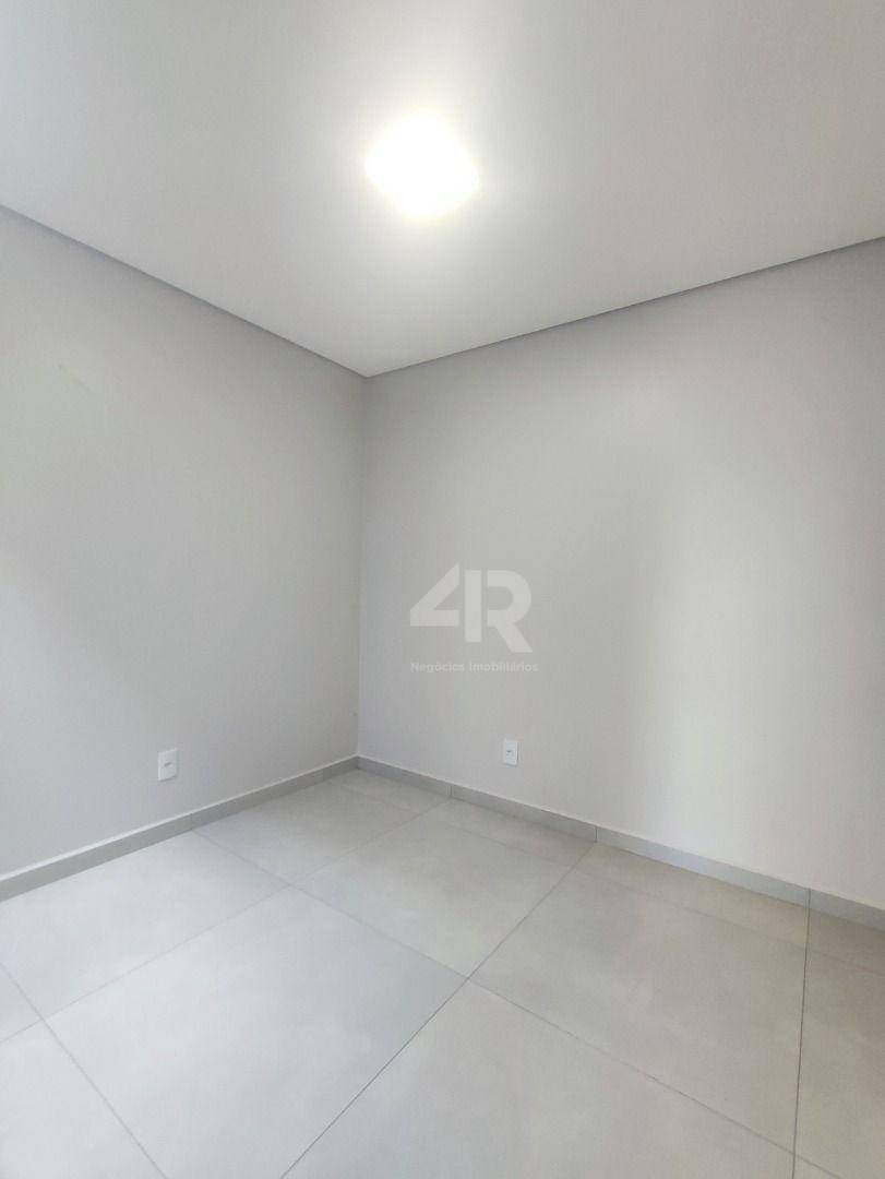 Casa à venda com 3 quartos, 77m² - Foto 5