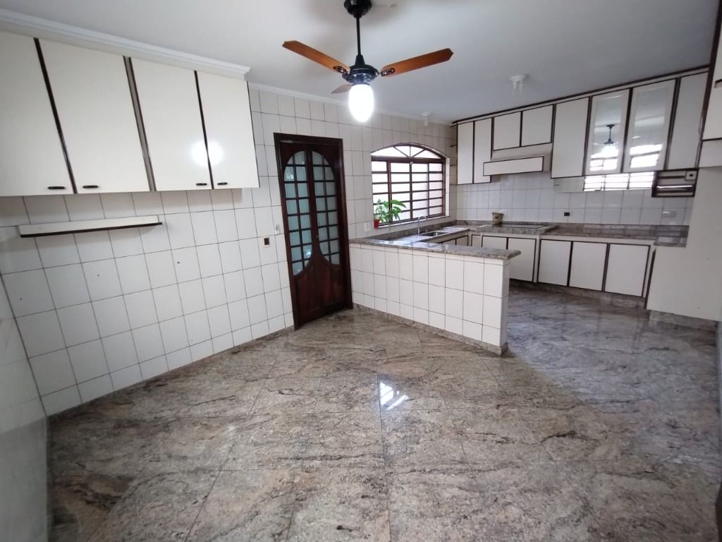 Sobrado à venda com 3 quartos, 206m² - Foto 3