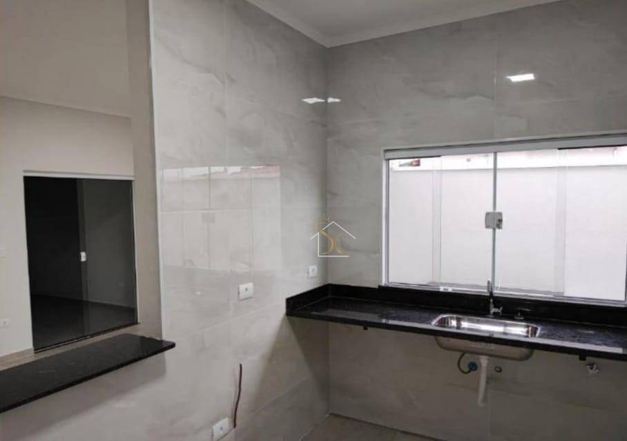 Casa à venda com 2 quartos, 155m² - Foto 2