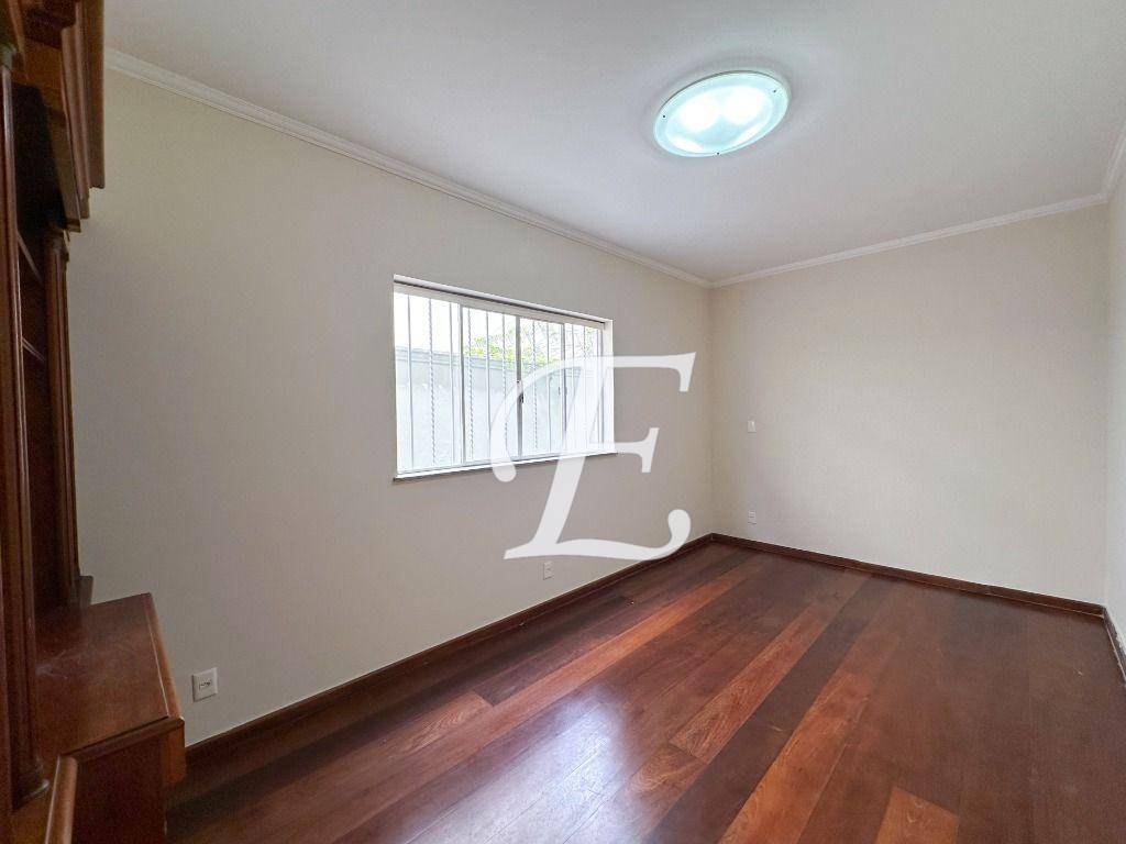 Casa para alugar com 4 quartos, 500m² - Foto 10