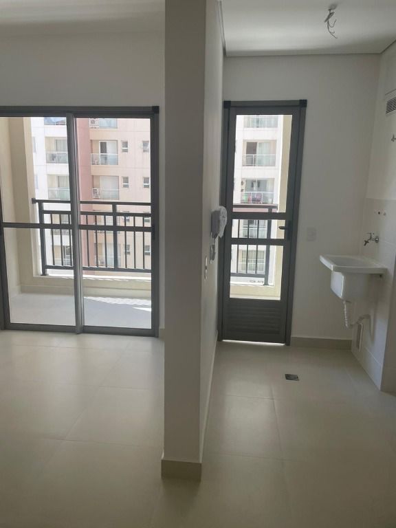 Apartamento para alugar com 2 quartos, 70m² - Foto 4