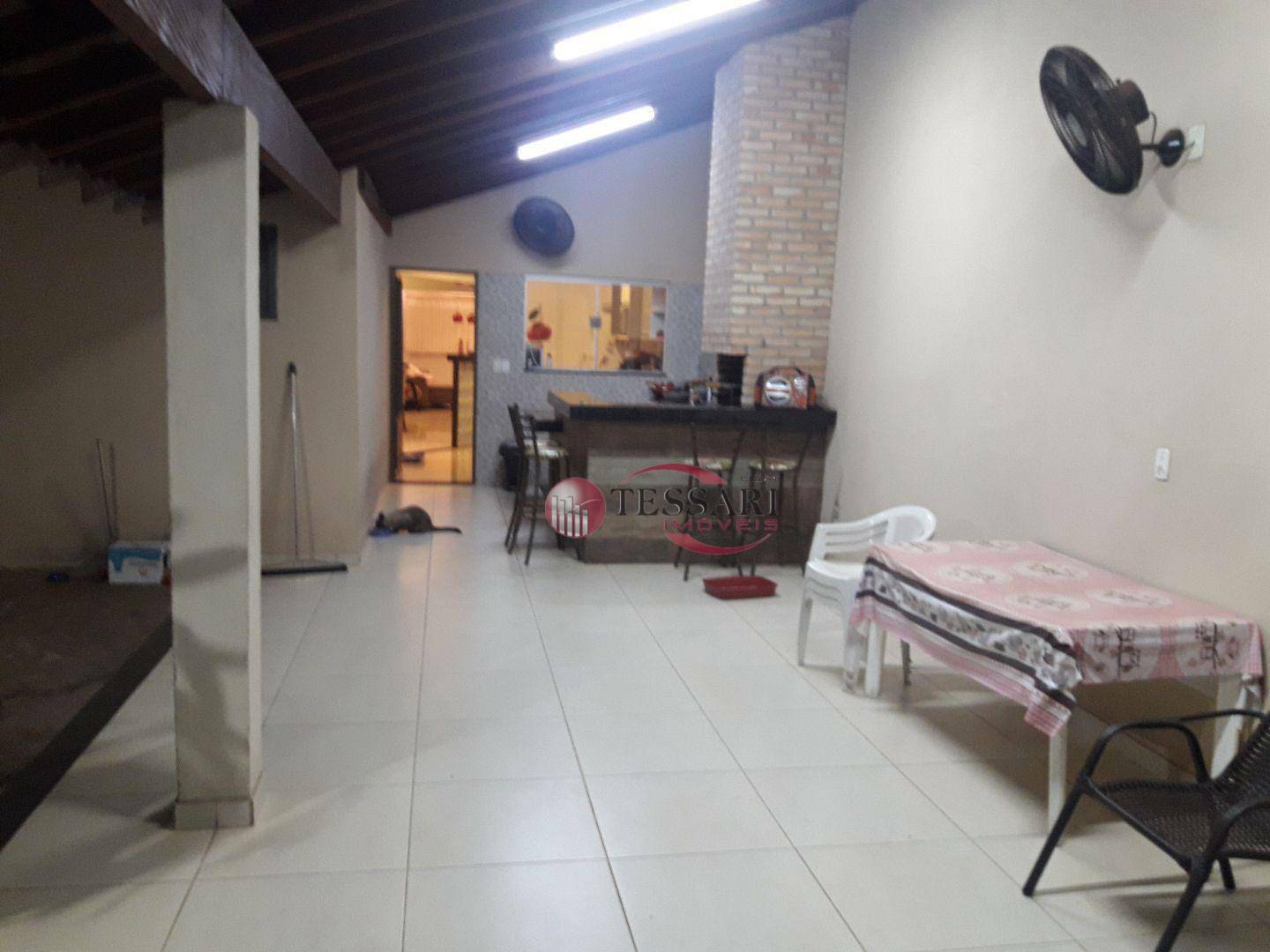 Casa à venda com 3 quartos, 240m² - Foto 13