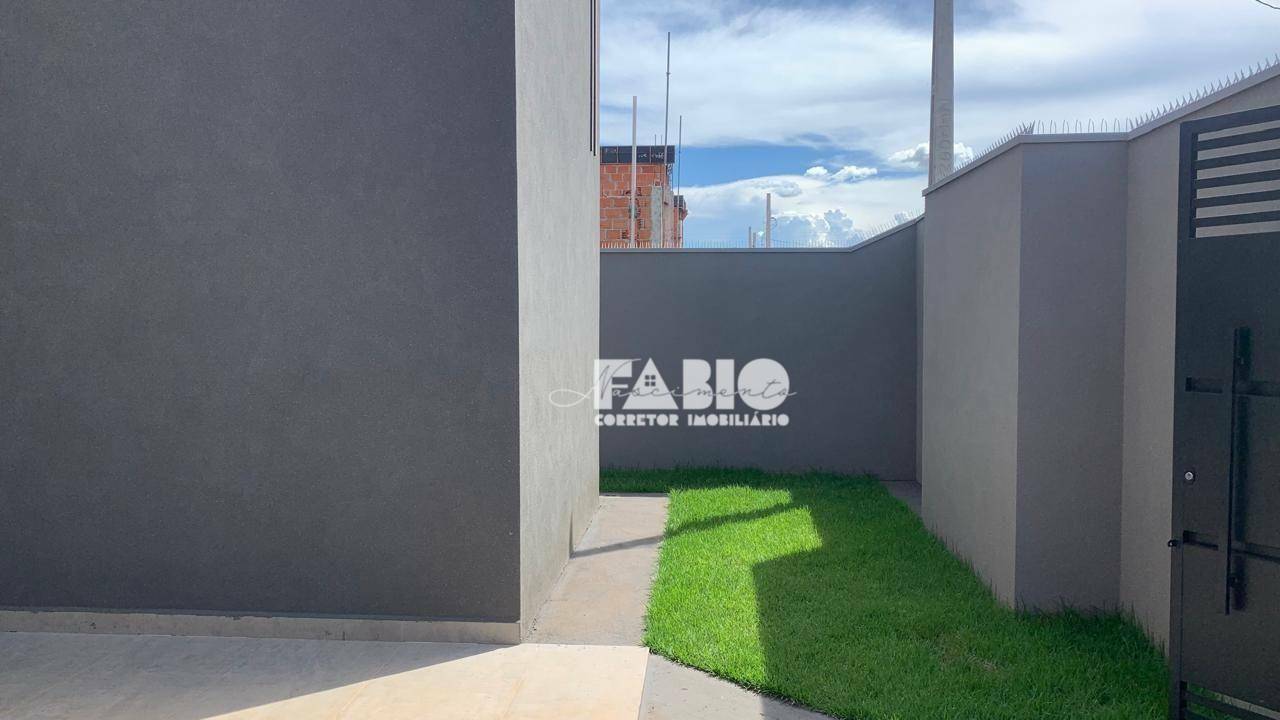 Casa à venda com 2 quartos, 55m² - Foto 2