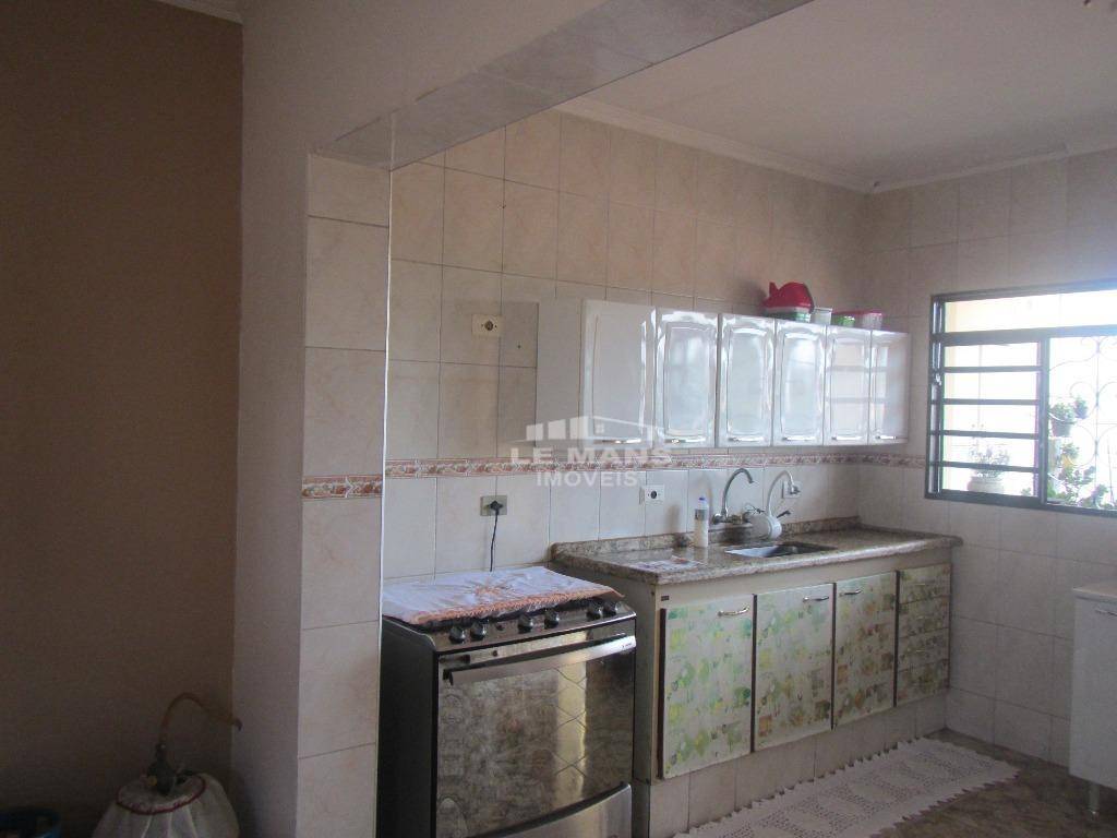 Casa à venda com 3 quartos, 200m² - Foto 21