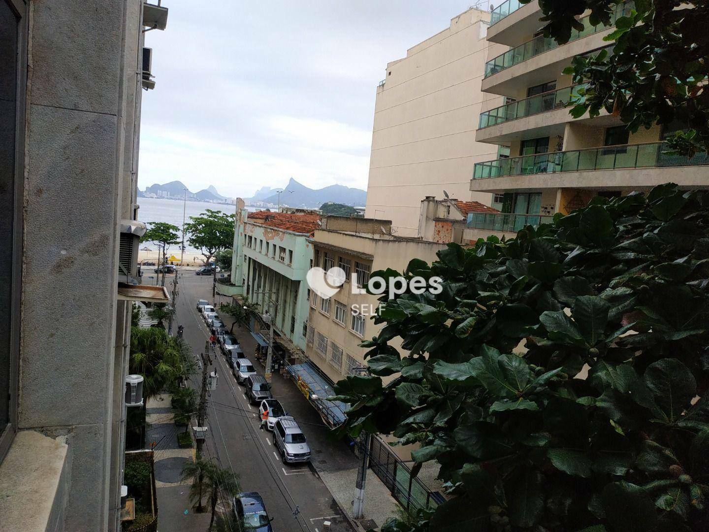 Apartamento à venda com 4 quartos, 150m² - Foto 2