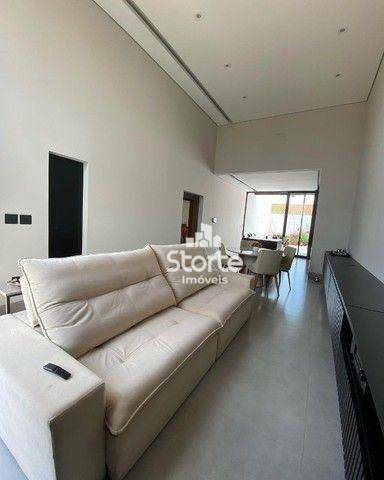 Casa à venda com 3 quartos, 186m² - Foto 1