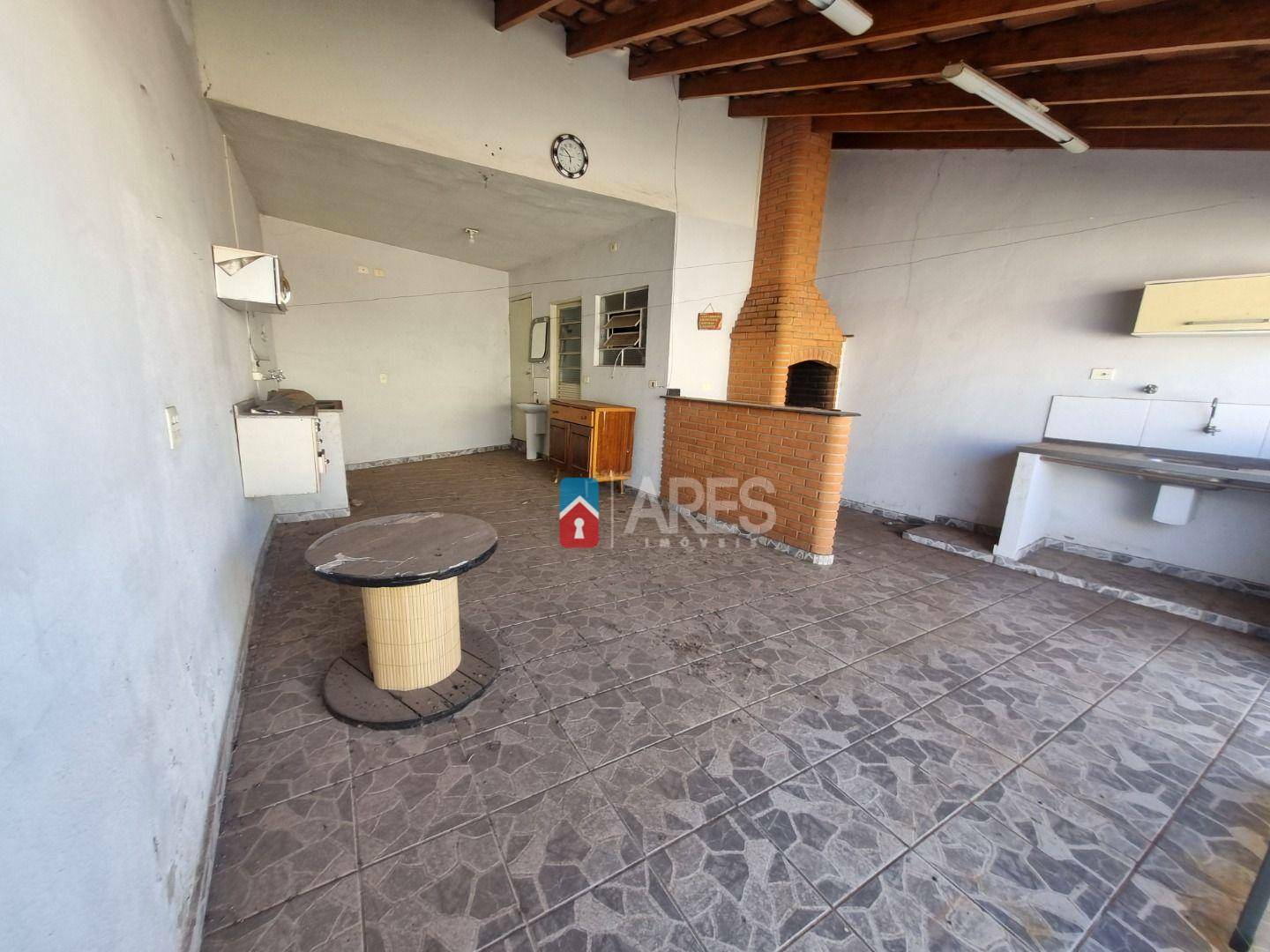 Casa à venda com 2 quartos, 117m² - Foto 1