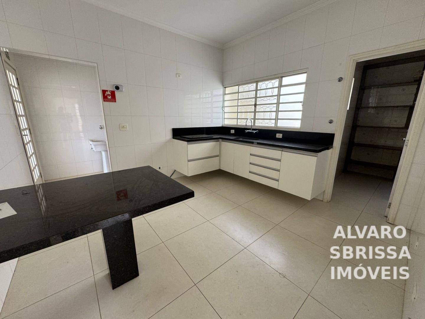 Casa à venda e aluguel com 3 quartos, 180m² - Foto 3