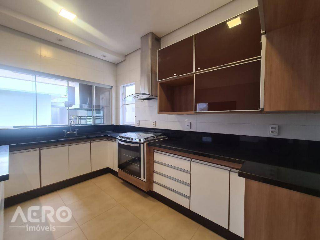Casa de Condomínio à venda com 3 quartos, 240m² - Foto 15