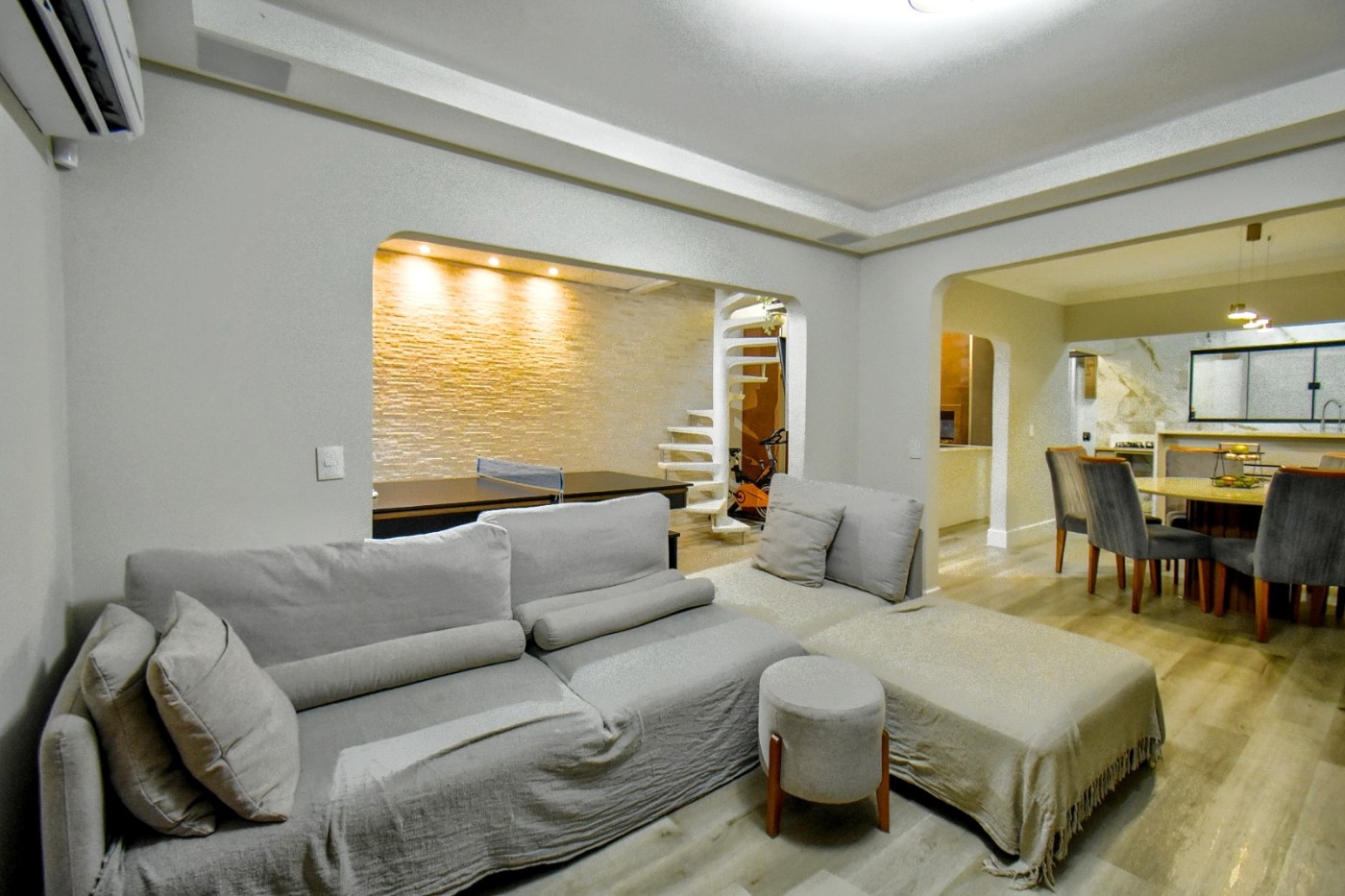 Casa à venda com 3 quartos, 150m² - Foto 1
