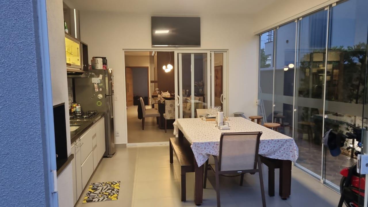 Casa de Condomínio à venda com 3 quartos, 300m² - Foto 29