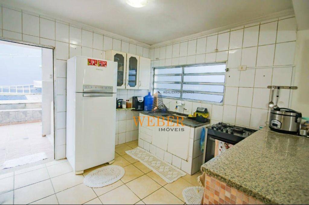 Casa à venda com 3 quartos, 220m² - Foto 12